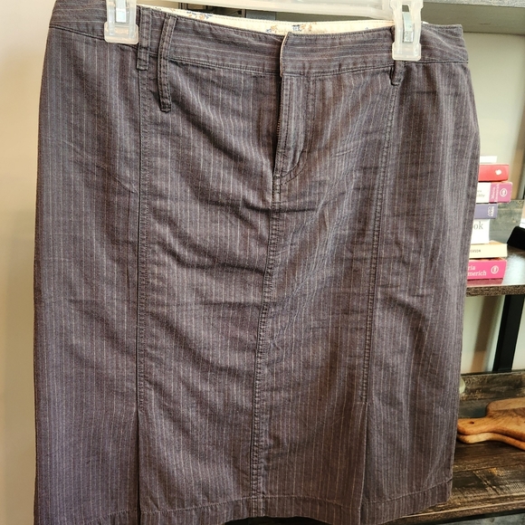 American Eagle Outfitters Dresses & Skirts - Cute American Eagle Size 4 Midi Mini Skirt Casual Comfy Vintage Tiny Stripe